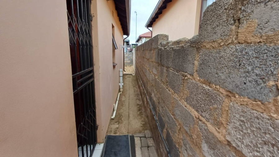 2 Bedroom Property for Sale in Clayville Industria Gauteng