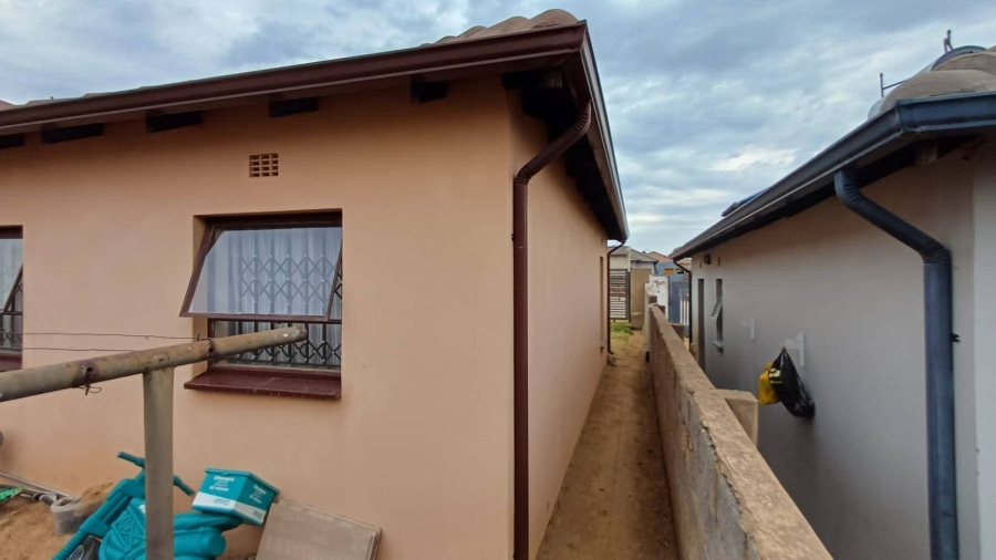 2 Bedroom Property for Sale in Clayville Industria Gauteng