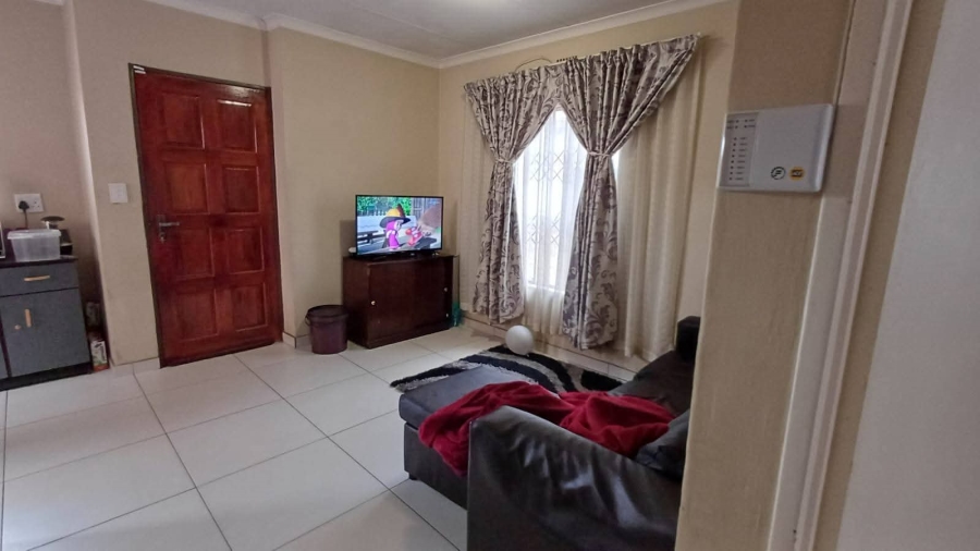 2 Bedroom Property for Sale in Clayville Industria Gauteng