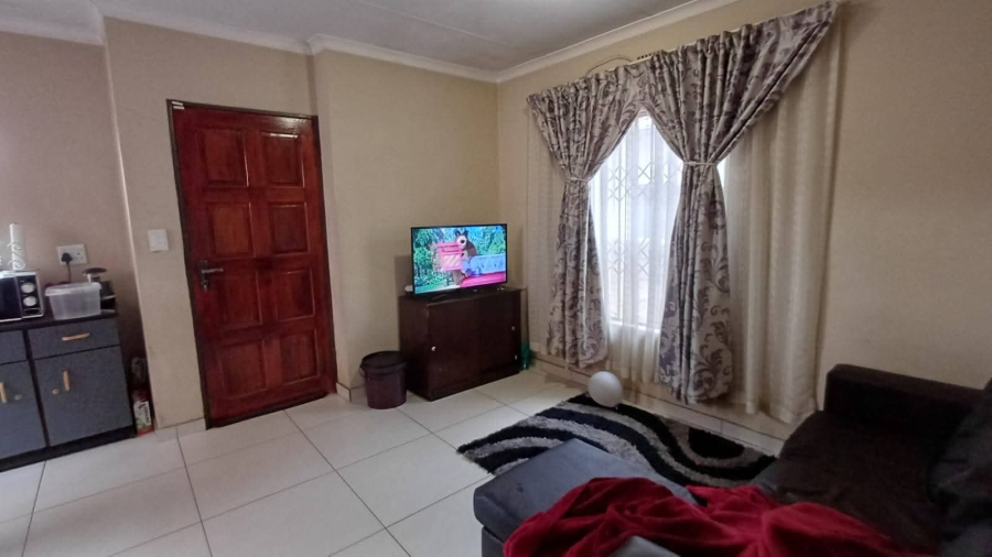 2 Bedroom Property for Sale in Clayville Industria Gauteng