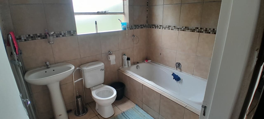 2 Bedroom Property for Sale in Bonanne Gauteng