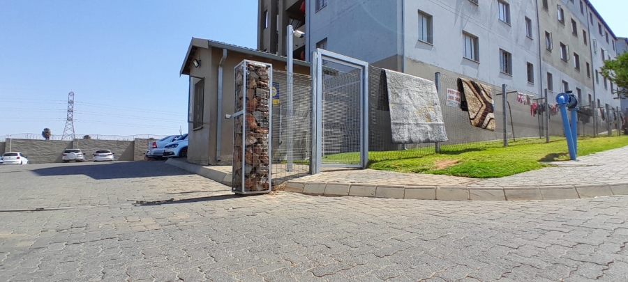 2 Bedroom Property for Sale in Fleurhof Gauteng