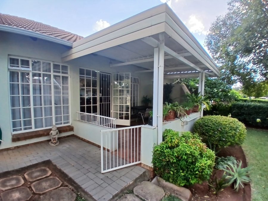 3 Bedroom Property for Sale in Die Hoewes Gauteng