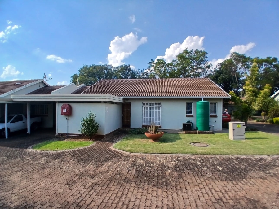3 Bedroom Property for Sale in Die Hoewes Gauteng