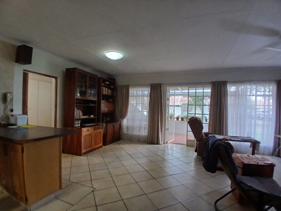 3 Bedroom Property for Sale in Die Hoewes Gauteng