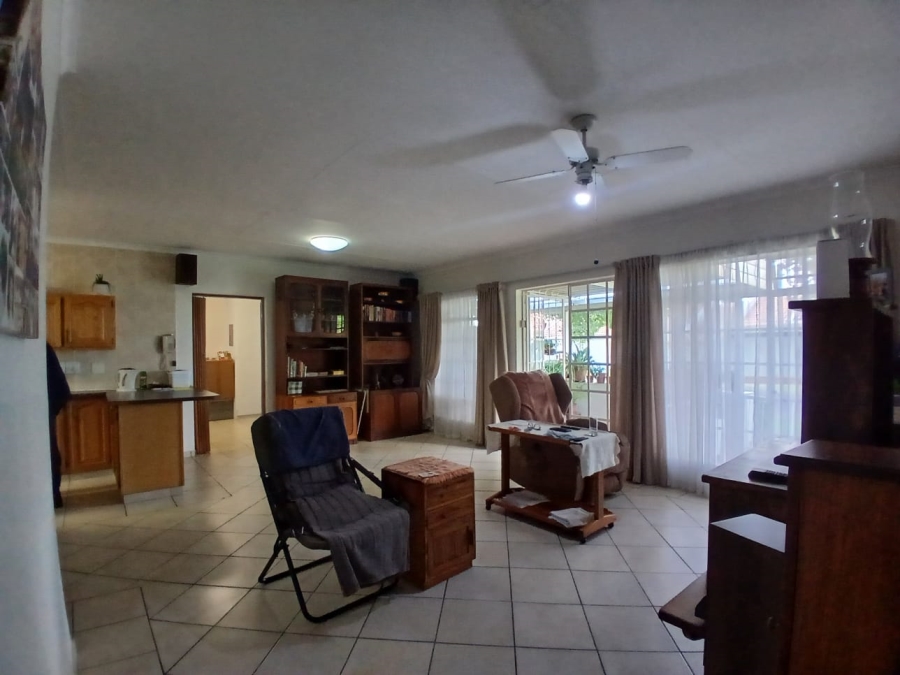 3 Bedroom Property for Sale in Die Hoewes Gauteng