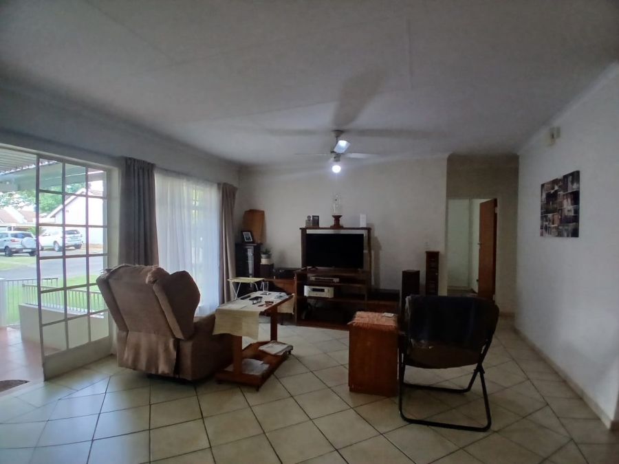 3 Bedroom Property for Sale in Die Hoewes Gauteng