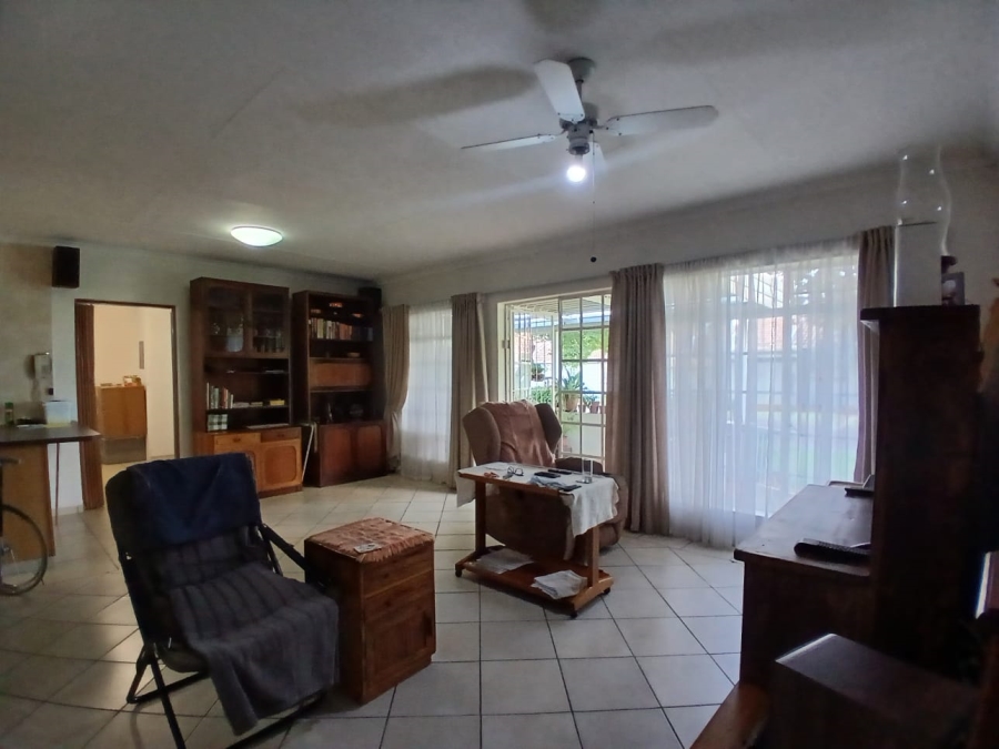 3 Bedroom Property for Sale in Die Hoewes Gauteng