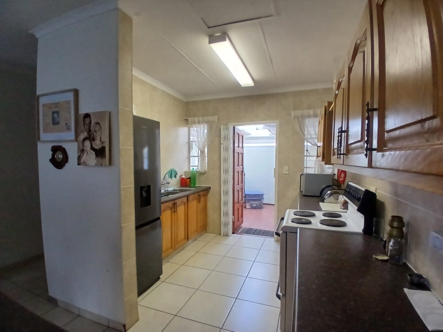 3 Bedroom Property for Sale in Die Hoewes Gauteng