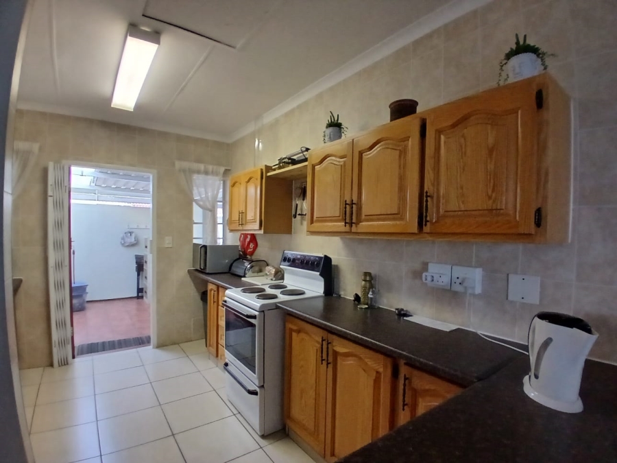 3 Bedroom Property for Sale in Die Hoewes Gauteng