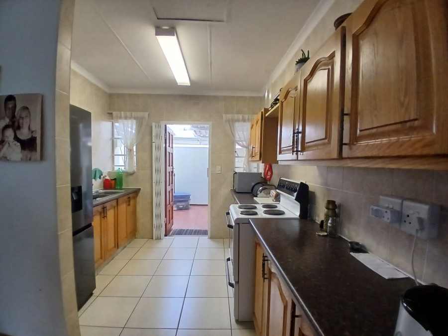 3 Bedroom Property for Sale in Die Hoewes Gauteng