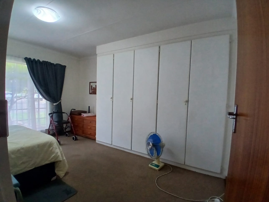 3 Bedroom Property for Sale in Die Hoewes Gauteng