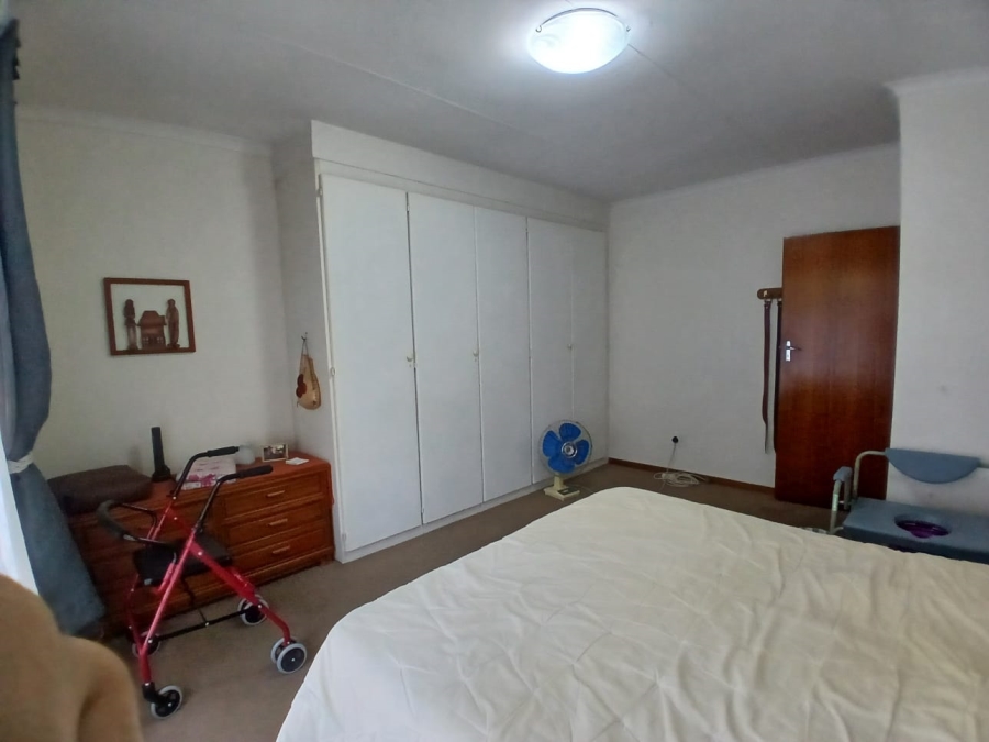 3 Bedroom Property for Sale in Die Hoewes Gauteng