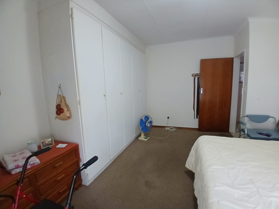 3 Bedroom Property for Sale in Die Hoewes Gauteng