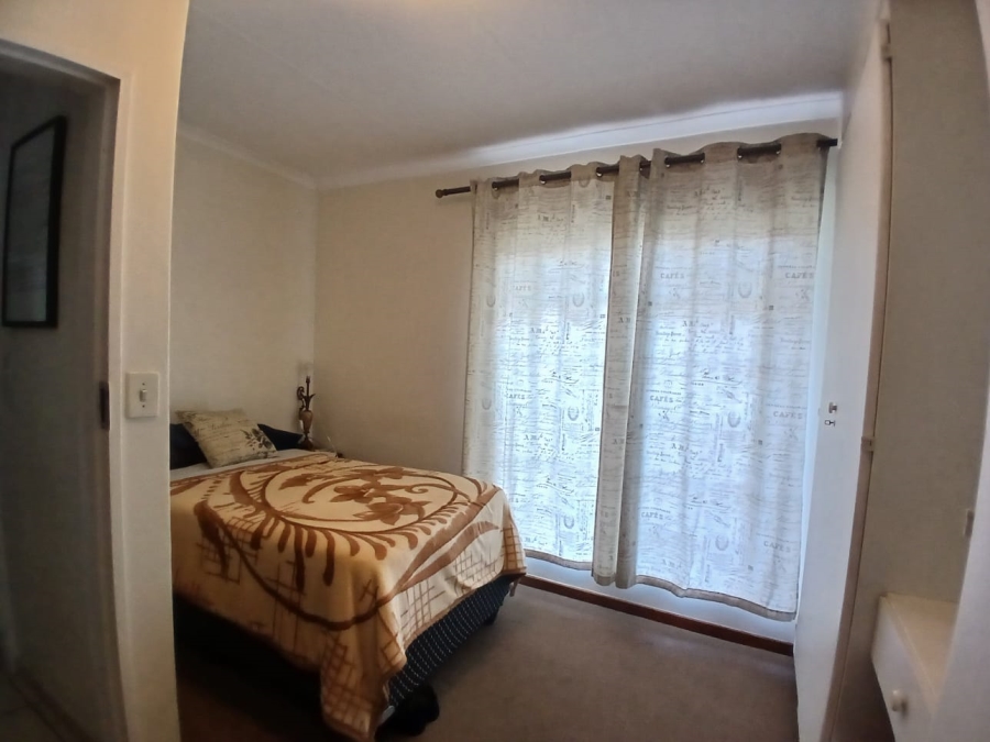 3 Bedroom Property for Sale in Die Hoewes Gauteng