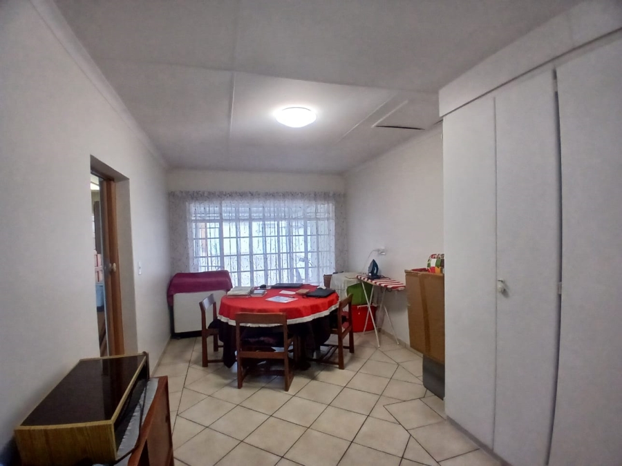 3 Bedroom Property for Sale in Die Hoewes Gauteng