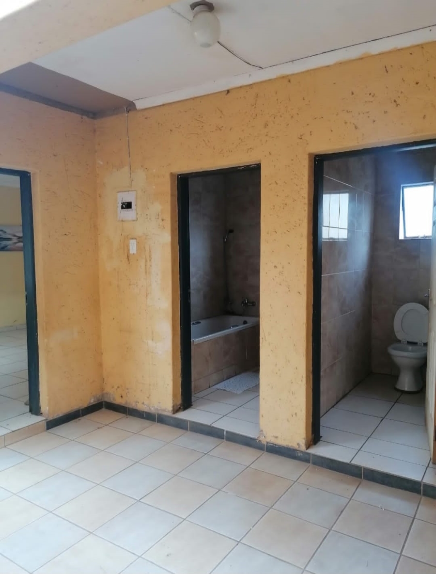 7 Bedroom Property for Sale in Protea Glen Gauteng