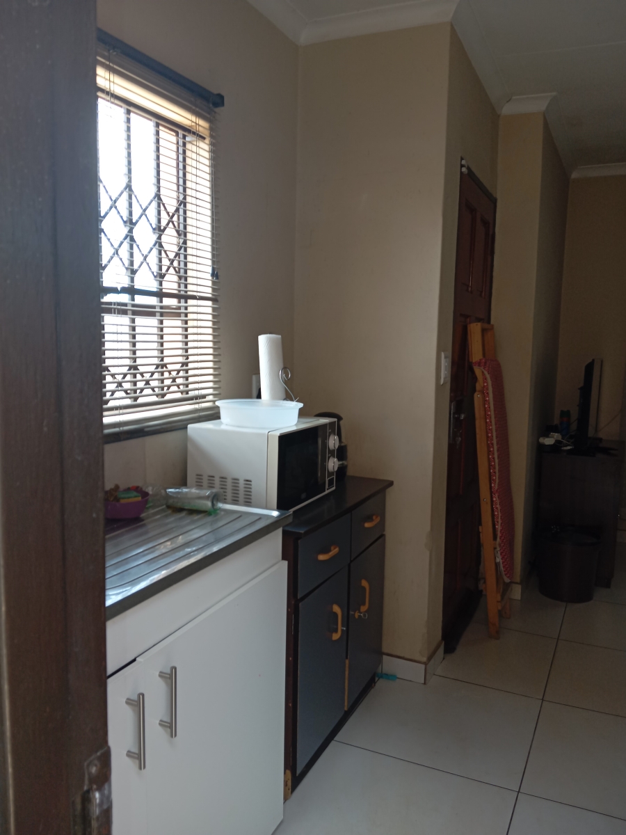 2 Bedroom Property for Sale in Clayville Gauteng