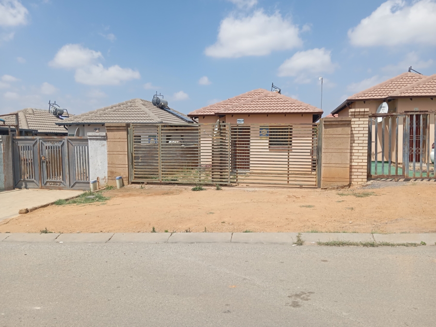 2 Bedroom Property for Sale in Clayville Gauteng