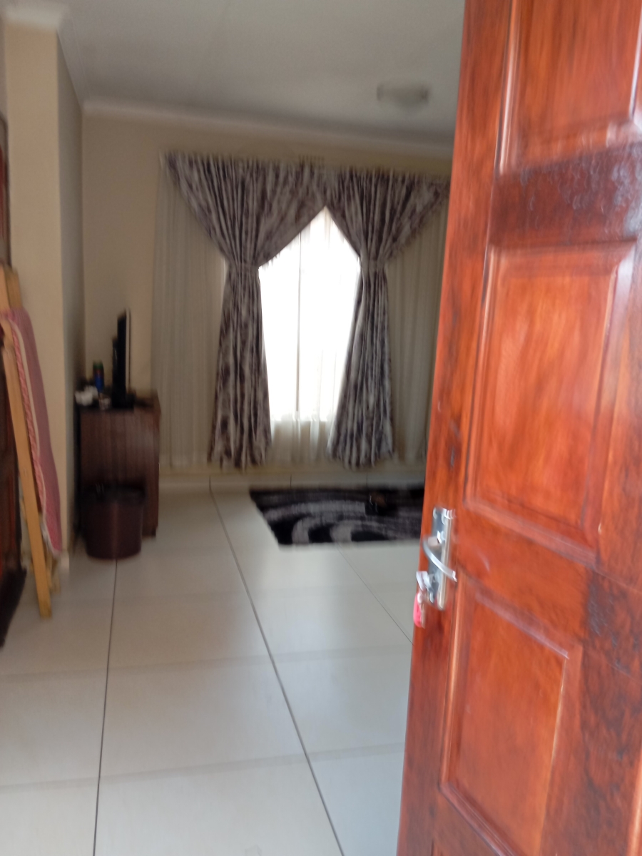 2 Bedroom Property for Sale in Clayville Gauteng