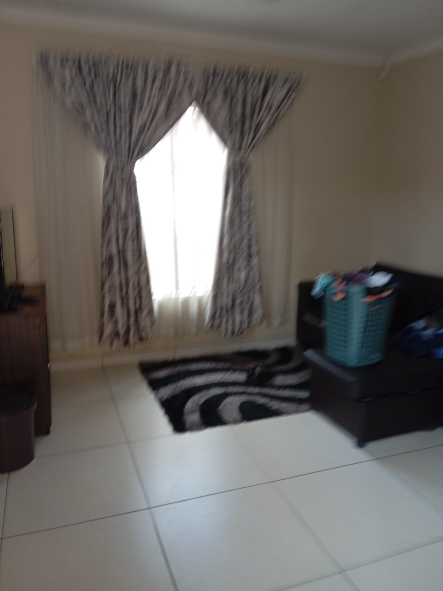 2 Bedroom Property for Sale in Clayville Gauteng