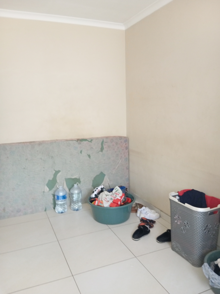 2 Bedroom Property for Sale in Clayville Gauteng