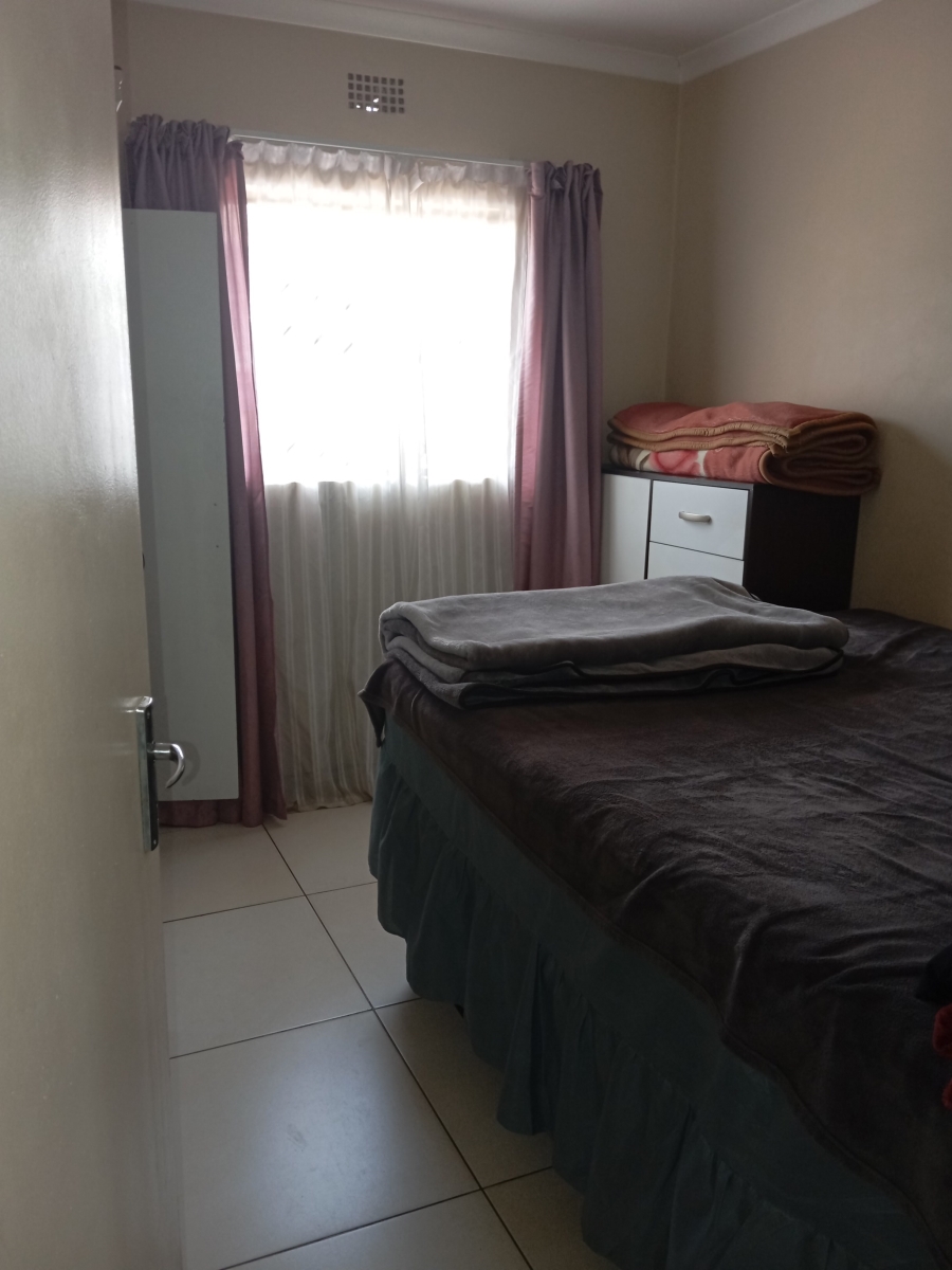 2 Bedroom Property for Sale in Clayville Gauteng