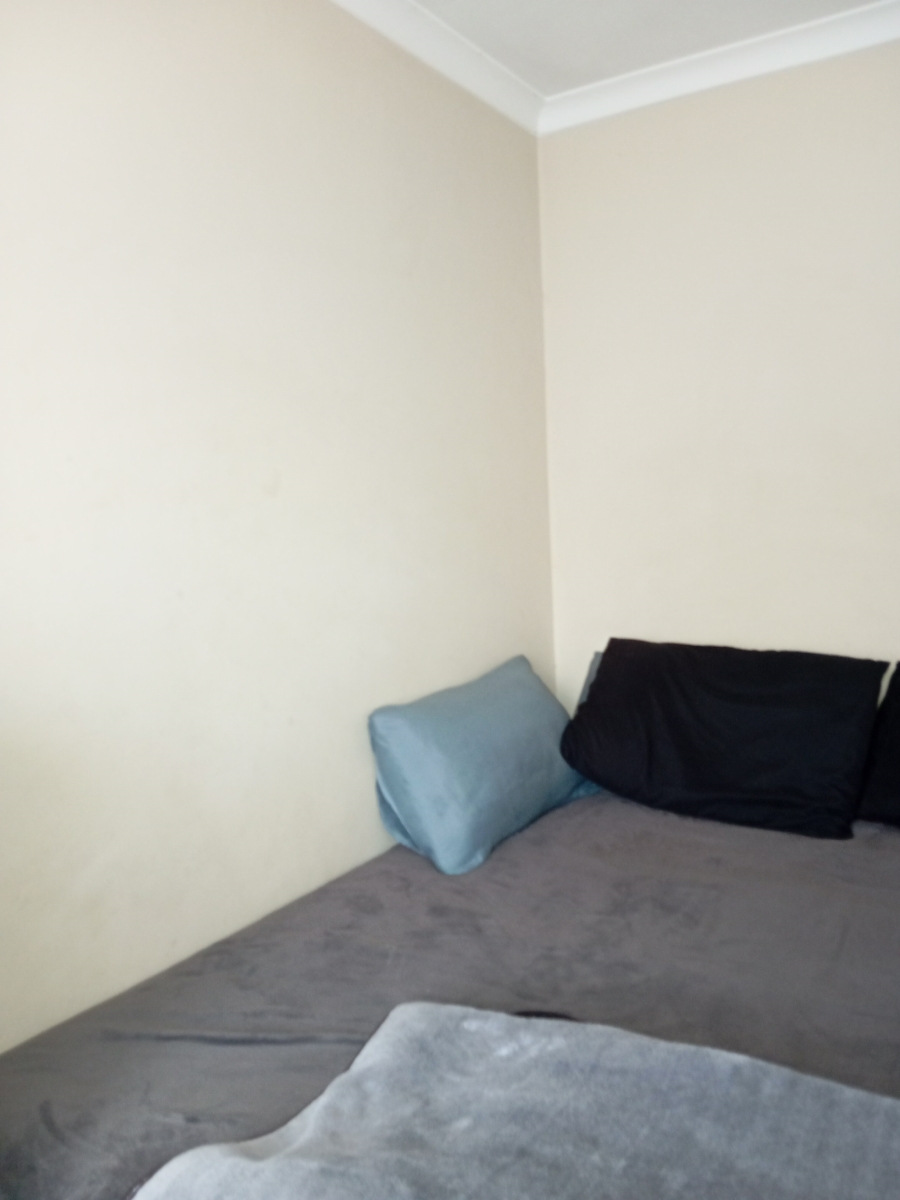 2 Bedroom Property for Sale in Clayville Gauteng