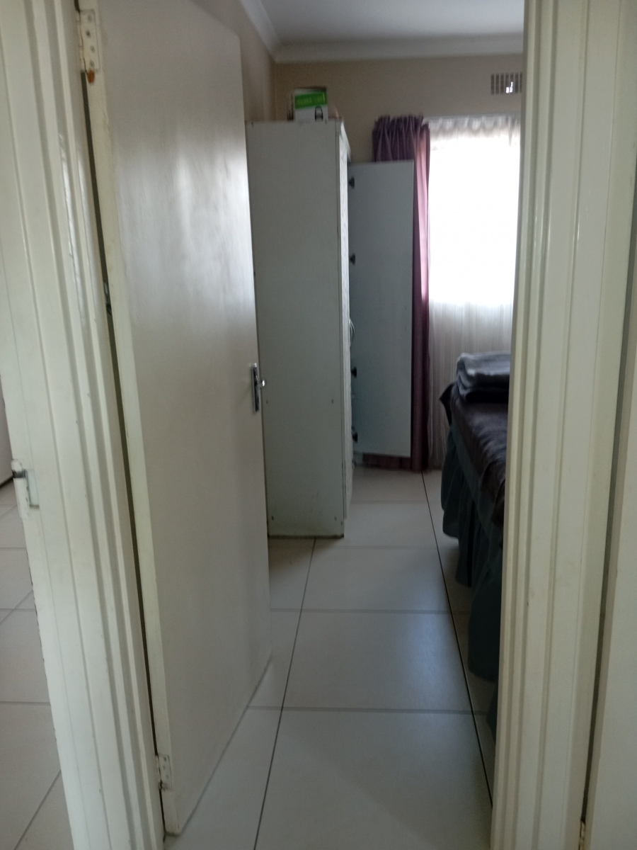 2 Bedroom Property for Sale in Clayville Gauteng