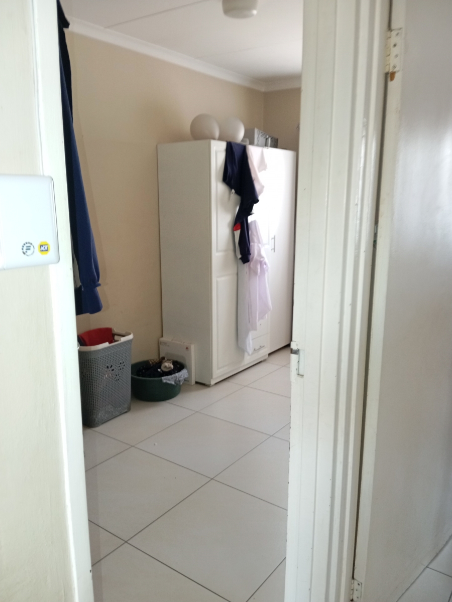 2 Bedroom Property for Sale in Clayville Gauteng