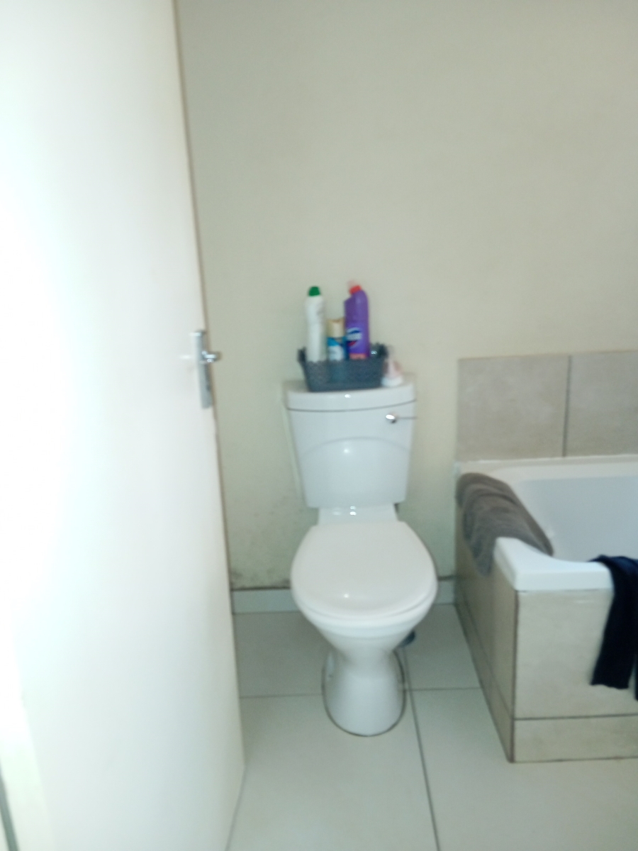 2 Bedroom Property for Sale in Clayville Gauteng