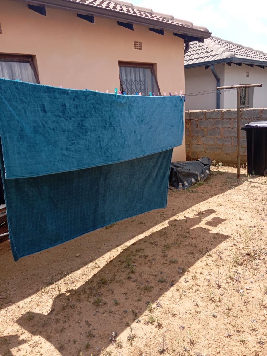 2 Bedroom Property for Sale in Clayville Gauteng
