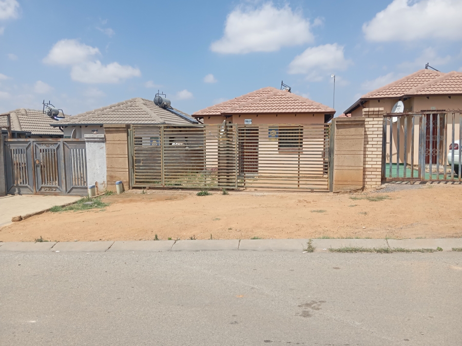 2 Bedroom Property for Sale in Clayville Gauteng