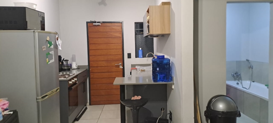 To Let 2 Bedroom Property for Rent in Fleurhof Gauteng