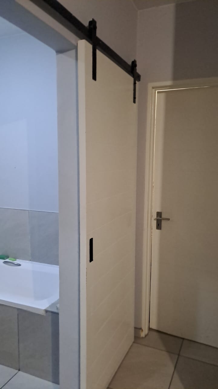 To Let 2 Bedroom Property for Rent in Fleurhof Gauteng