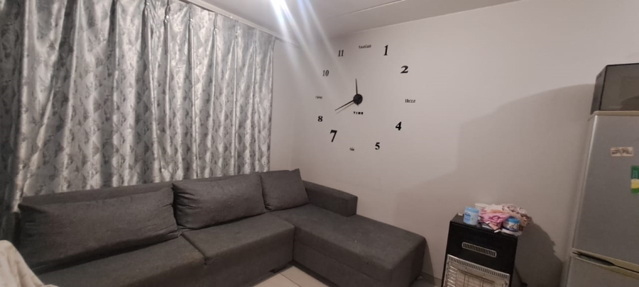 To Let 2 Bedroom Property for Rent in Fleurhof Gauteng