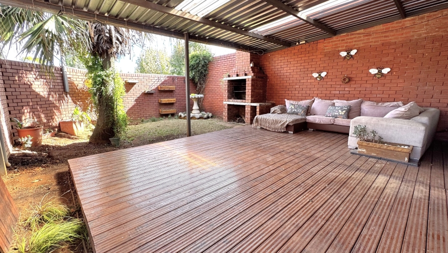 3 Bedroom Property for Sale in Elarduspark Ext 3 Gauteng