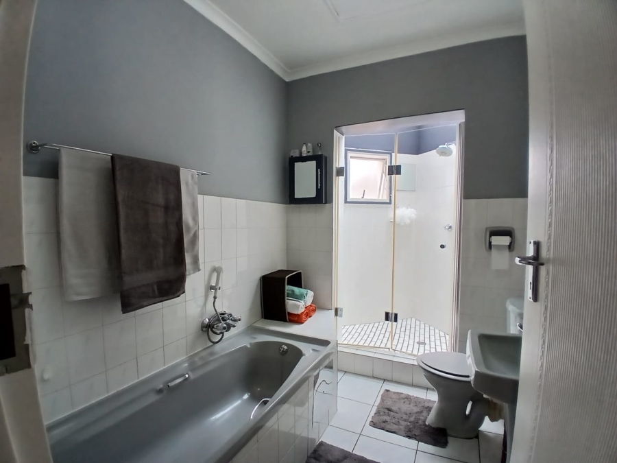 2 Bedroom Property for Sale in Zwartkop Gauteng