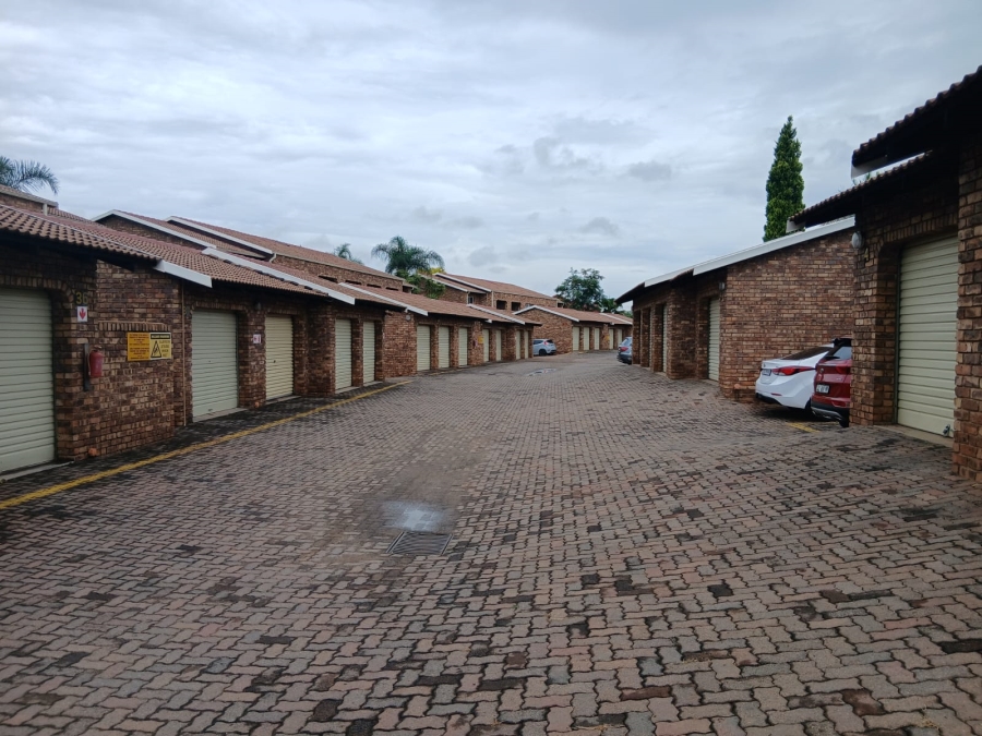 2 Bedroom Property for Sale in Zwartkop Gauteng
