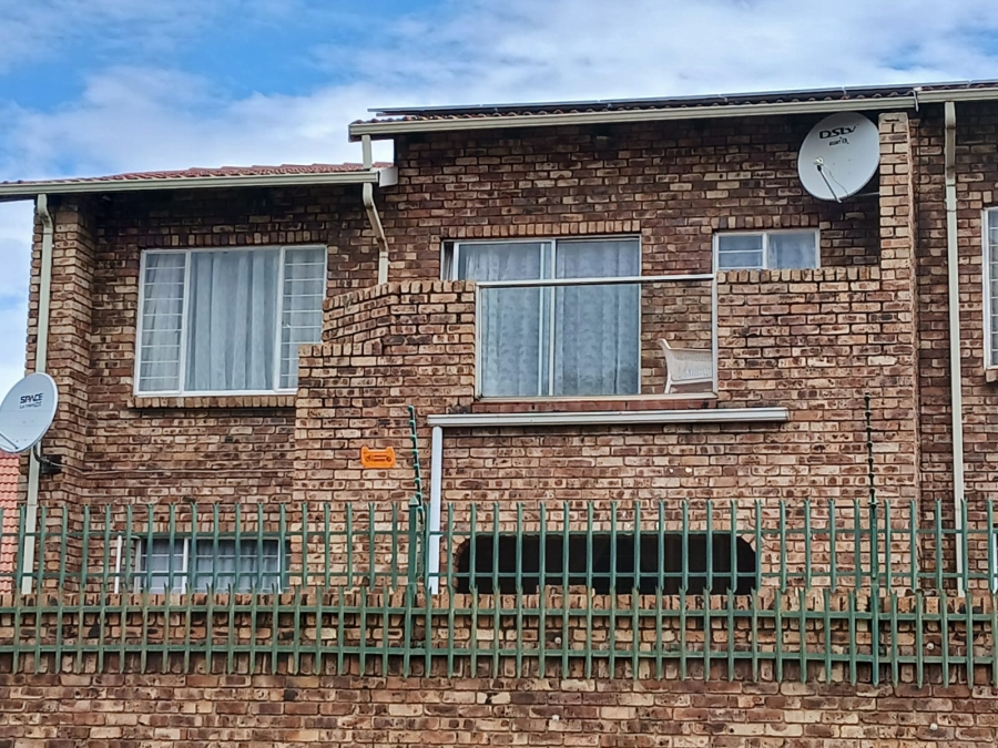 2 Bedroom Property for Sale in Zwartkop Gauteng