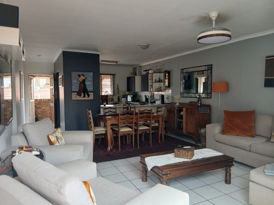 2 Bedroom Property for Sale in Zwartkop Gauteng