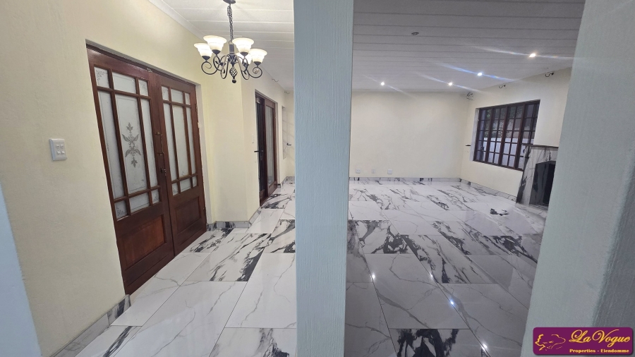 4 Bedroom Property for Sale in Faerie Glen Gauteng