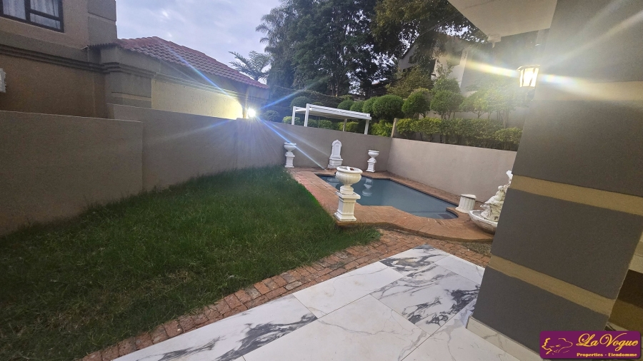 4 Bedroom Property for Sale in Faerie Glen Gauteng