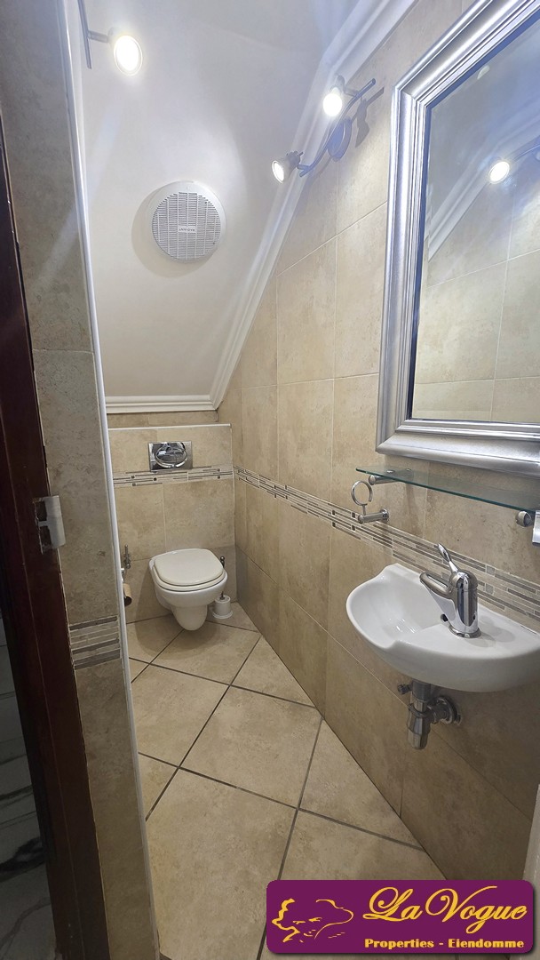 4 Bedroom Property for Sale in Faerie Glen Gauteng