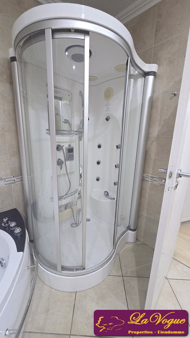 4 Bedroom Property for Sale in Faerie Glen Gauteng