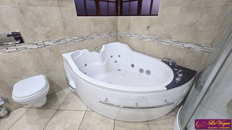 4 Bedroom Property for Sale in Faerie Glen Gauteng