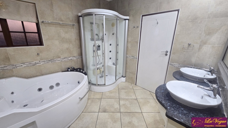 4 Bedroom Property for Sale in Faerie Glen Gauteng