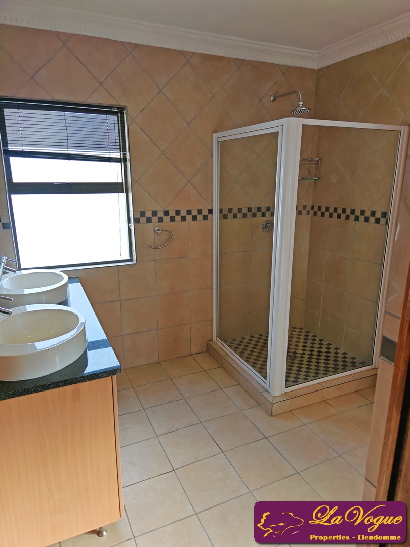 To Let 4 Bedroom Property for Rent in Blue Valley Golf Estate Gauteng