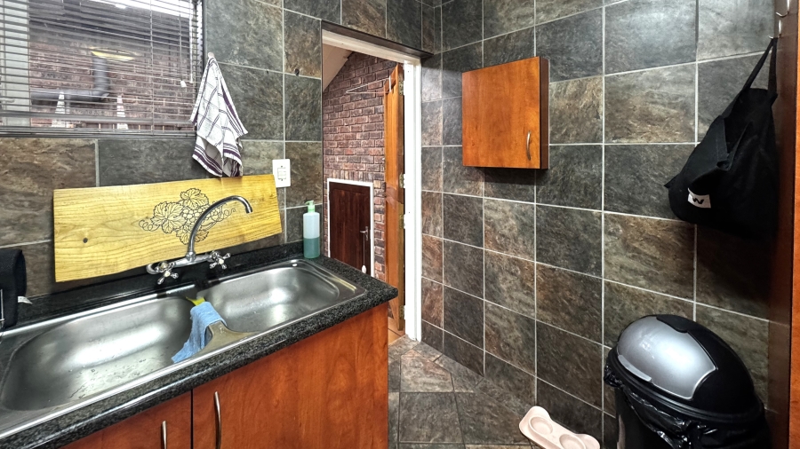To Let 3 Bedroom Property for Rent in Elarduspark Ext 3 Gauteng