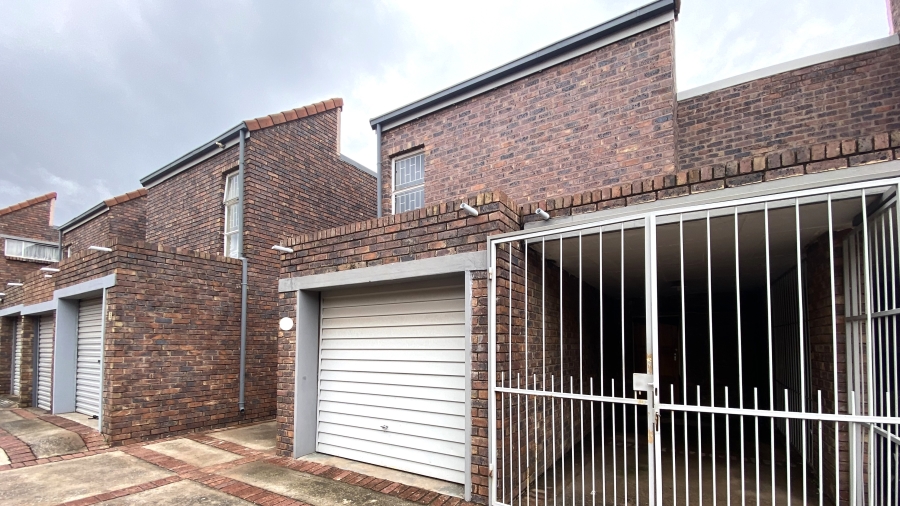 To Let 3 Bedroom Property for Rent in Elarduspark Ext 3 Gauteng